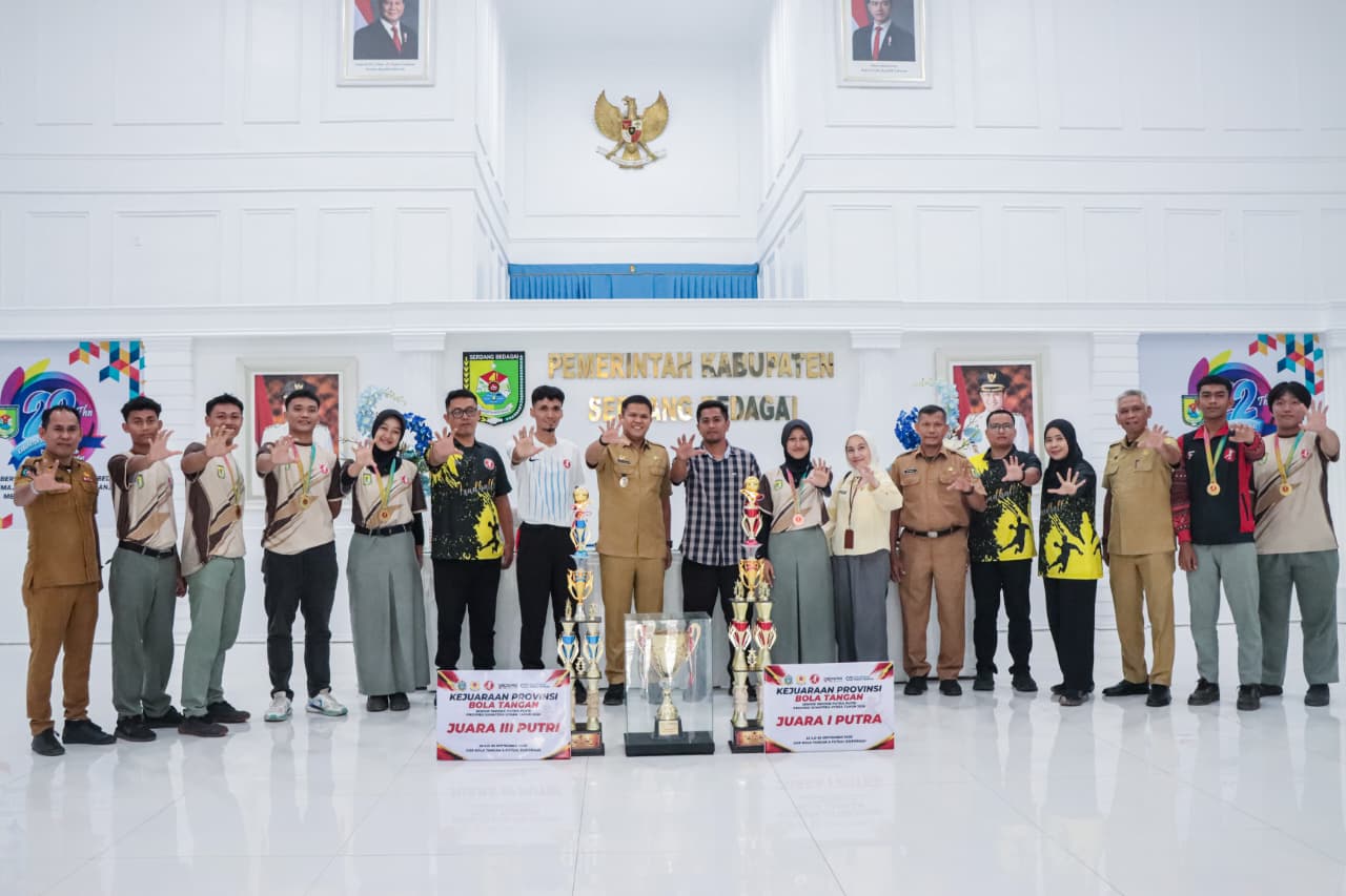 : Wakil Bupati Serdang Bedagai, Adlin Tambunan menerima empat audiensi di ruang kerjanya, Kompleks Kantor Bupati Sergai, Sei Rampah, Selasa (6/10/2026)/ (MC Sergai)
