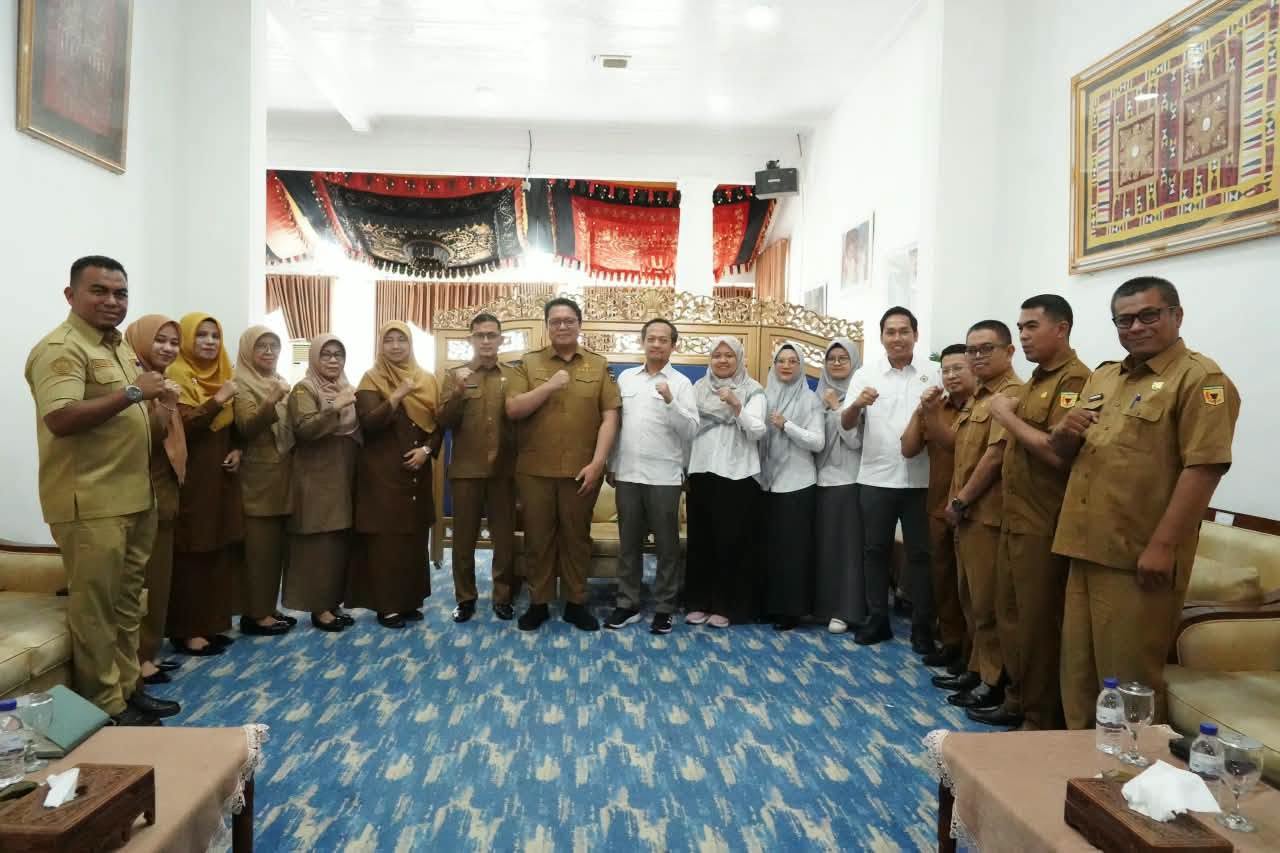 : Wabup Tanah Datar Ahmad Fadly menegaskan agar Organisasi Perangkat Daerah (OPD) dan satuan pendidikan untuk memperkuat koordinasi dalam pengelolaan Bantuan Operasional Sekolah (BOSP). (foto: MC Tanah Datar)