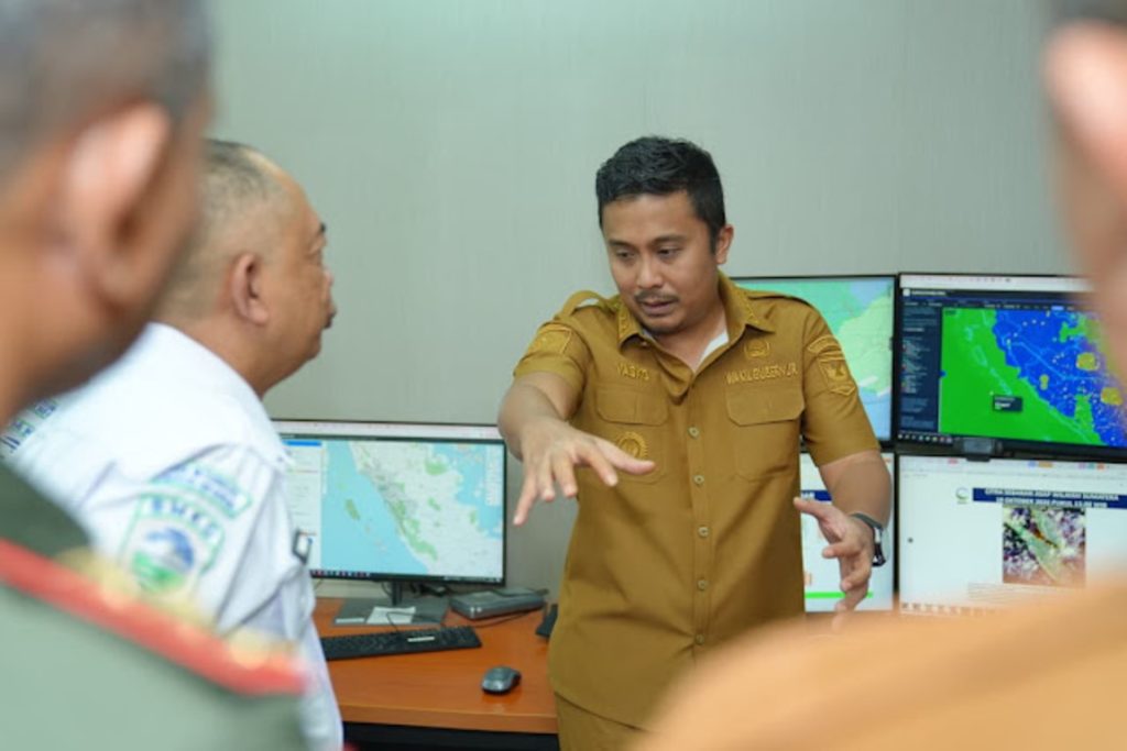 Wagub Vasko Instruksikan Penguatan Mitigasi Kabut Asap di Sumbar