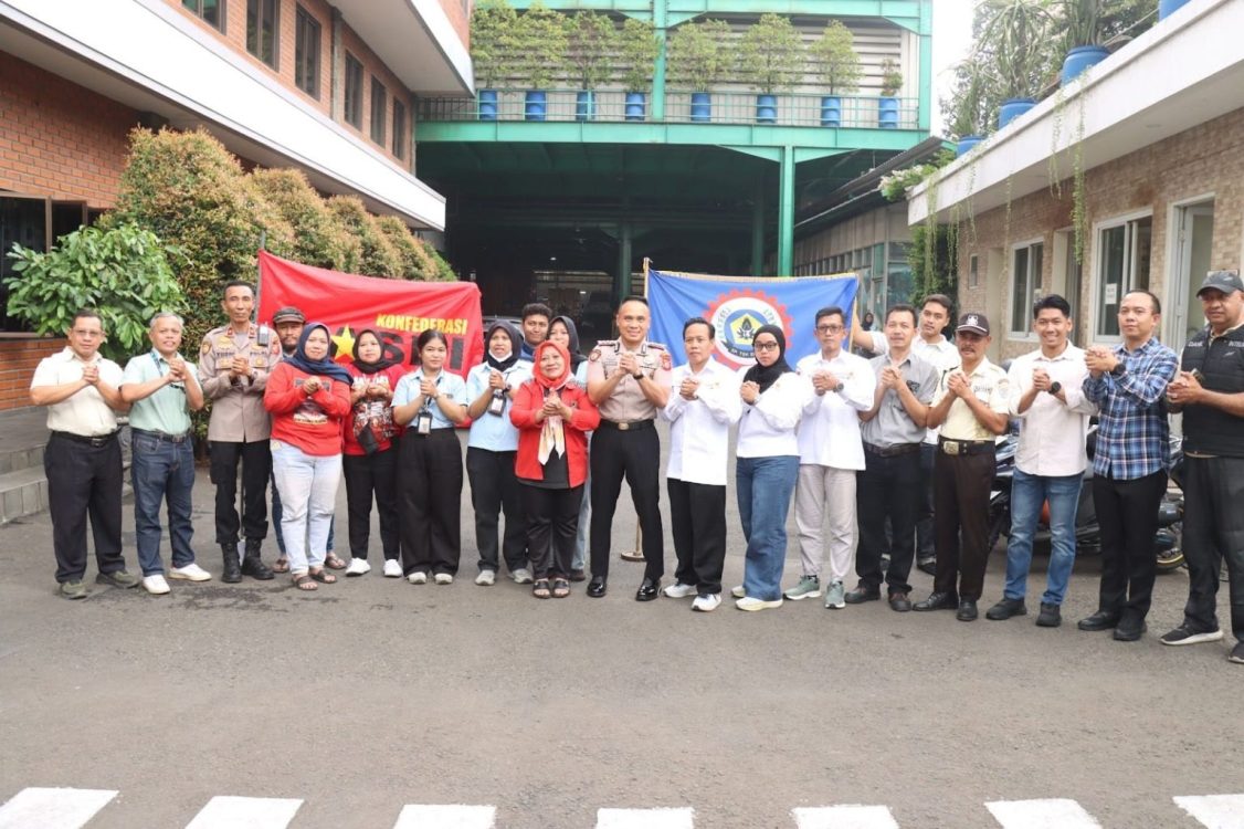 Wujud Polisi Bersama Masyarakat, Kapolres Cimahi Kunjungi PT Kahatex dan Sosialisasi Desk Ketenagakerjaan