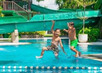 Ilustrasi wisata bareng keluarga. image: Prime Plaza Hotel Sanur Bali