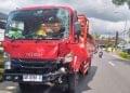 Truk Isuzu pengangkut gas elpiji 3 kilogram mengalami kerusakan di bagian depan setelah terlibat kecelakaan dengan minibus Toyota Rush di Jalan KRT Kertodiningrat, Pengasih