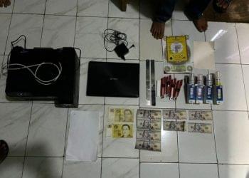 Polda Metro Jaya Amankan Dua Pelaku Pembuat Uang Palsu Mata Uang Asing